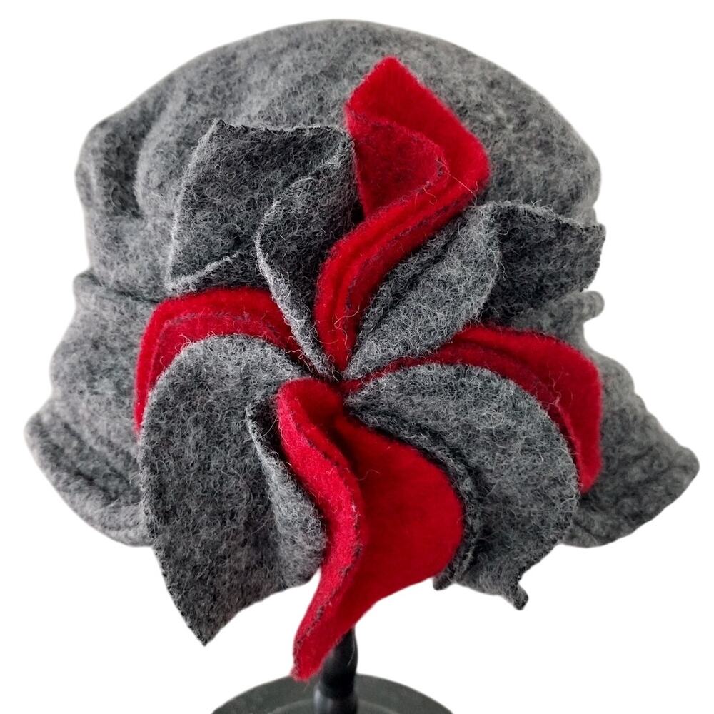 Platania | Vintage Gray & Red Applique Wool-Blend Cloche Hat Made in Italy CLEAN